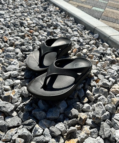 OOFOS（ウーフォス）の「[OOFOS/ウーフォス] OORIGINAL リカバリーサンダル（サンダル・レディース・ブラック/グレー/ベージュ/ライトグレー/サックスブルー・3/4/5/6/7/8/9/10）」の12枚目の写真