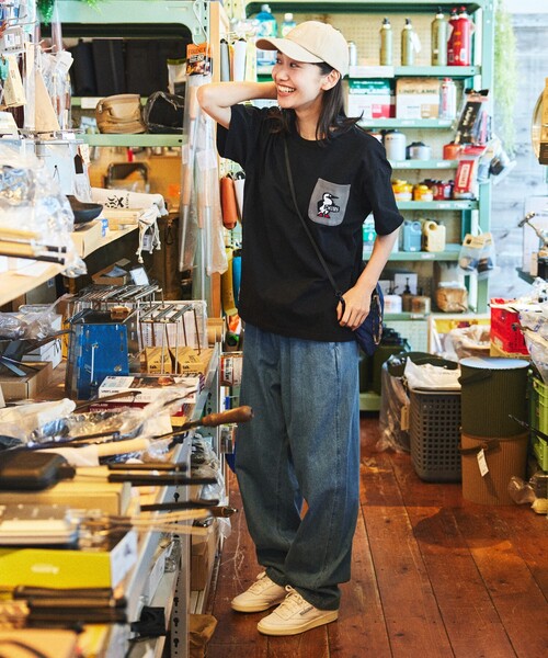 FREAK'S STORE（フリークスストア）の「限定展開 CHUMS×FREAK'S STORE/チャムス 別注 ブービーバード ニットポケット クルーネック Tシャツ（Tシャツ/カットソー・メンズ・ブラック/ホワイト/グレイッシュベージュ/ネイビー・SMALL/X-LARGE/LARGE/MEDIUM）」の6枚目の写真