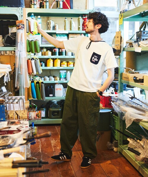 FREAK'S STORE（フリークスストア）の「限定展開 CHUMS×FREAK'S STORE/チャムス 別注 ブービーバード ニットポケット クルーネック Tシャツ（Tシャツ/カットソー・メンズ・ブラック/ホワイト/グレイッシュベージュ/ネイビー・SMALL/X-LARGE/LARGE/MEDIUM）」の16枚目の写真