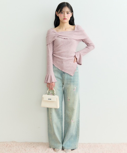 TITTY&CO.（ティティーアンドコー）の「フラワー刺繍&ビジュー付きデニムパンツ（デニムパンツ・レディース・ブルー・LARGE/MEDIUM）」の3枚目の写真