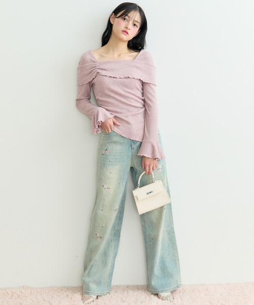 TITTY&CO.（ティティーアンドコー）の「フラワー刺繍&ビジュー付きデニムパンツ（デニムパンツ・レディース・ブルー・LARGE/MEDIUM）」の5枚目の写真