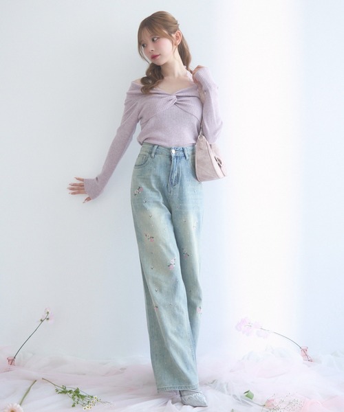 TITTY&CO.（ティティーアンドコー）の「フラワー刺繍&ビジュー付きデニムパンツ（デニムパンツ・レディース・ブルー・LARGE/MEDIUM）」の20枚目の写真