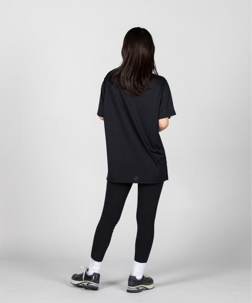 UNDER ARMOUR(アンダーアーマー)の「UAテック オーバーサイズ ショートスリーブ Tシャツ(トレーニング/レディース)(Tシャツ/カットソー・レディース・ブラック・S/M/L/XL)」の5枚目の写真