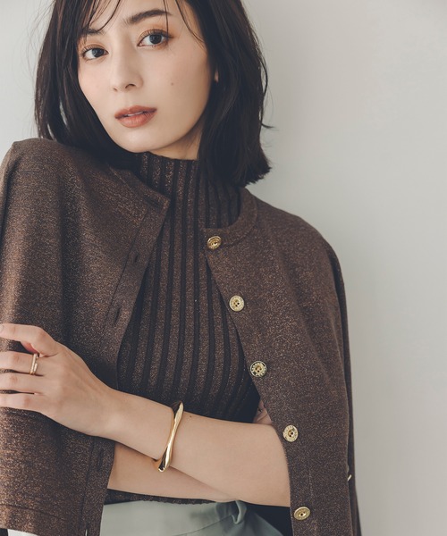 anuans（アニュアンス）の「シルクブレンドベーシックニット