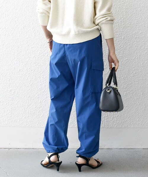 SHIPS any(シップス エニィ)の「SHIPS any:〈洗濯機可能〉タイプライター イージー カーゴ パンツ(カーゴパンツ・レディース・ブルー/オリーブ・40/38/36)」の21枚目の写真