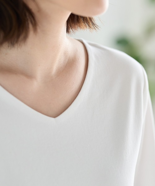 Honeys(ハニーズ)の「7分袖きれいめVネックT(Tシャツ/カットソー・レディース・ホワイト/ライトグレー/ブルー/ブラック・L/LL/M/S)」の8枚目の写真