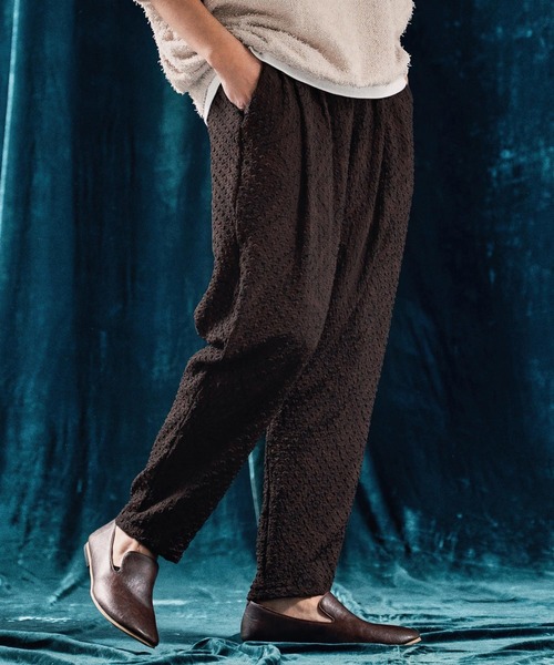 ANGENEHM(アンゲネーム)の「mp13337-Seersucker fabric tapered pants バルーンパンツ(その他パンツ・メンズ・ブラウン系その他/ブラック系その他・S/M/L)」の1枚目の写真