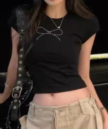 lilful（リルフル）の「ワンポイント ラインストーン リボンモチーフ シンプルコンパクトTシャツ（Tシャツ/カットソー）」