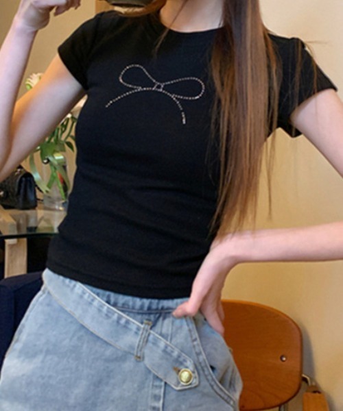 lilful(リルフル)の「ワンポイント ラインストーン リボンモチーフ シンプルコンパクトTシャツ(Tシャツ/カットソー・レディース・ホワイト/ブラック・L/M)」の10枚目の写真