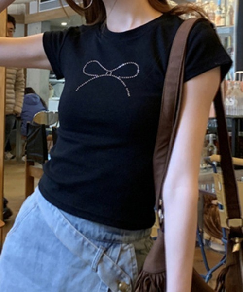 lilful(リルフル)の「ワンポイント ラインストーン リボンモチーフ シンプルコンパクトTシャツ(Tシャツ/カットソー・レディース・ホワイト/ブラック・L/M)」の11枚目の写真
