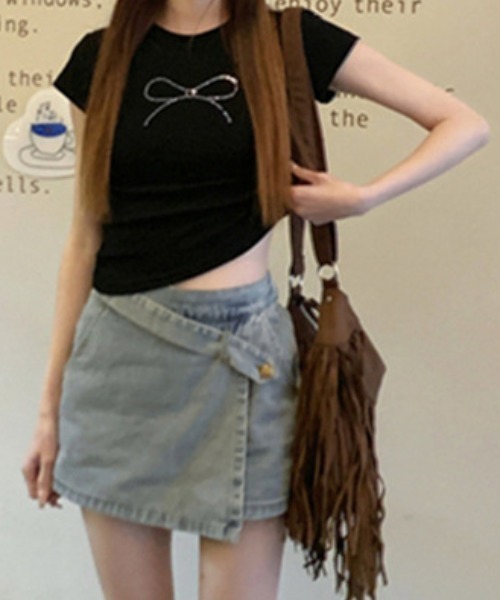 lilful(リルフル)の「ワンポイント ラインストーン リボンモチーフ シンプルコンパクトTシャツ(Tシャツ/カットソー・レディース・ホワイト/ブラック・L/M)」の13枚目の写真