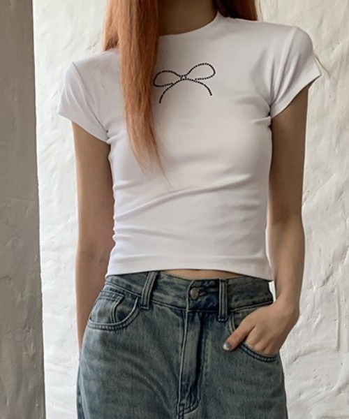 lilful(リルフル)の「ワンポイント ラインストーン リボンモチーフ シンプルコンパクトTシャツ(Tシャツ/カットソー・レディース・ホワイト/ブラック・L/M)」の5枚目の写真