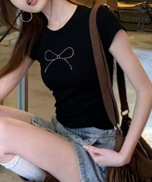 lilful(リルフル)の「ワンポイント ラインストーン リボンモチーフ シンプルコンパクトTシャツ(Tシャツ/カットソー・レディース・ホワイト/ブラック・L/M)」の17枚目の写真
