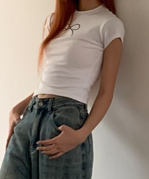 lilful(リルフル)の「ワンポイント ラインストーン リボンモチーフ シンプルコンパクトTシャツ(Tシャツ/カットソー・レディース・ホワイト/ブラック・L/M)」の7枚目の写真