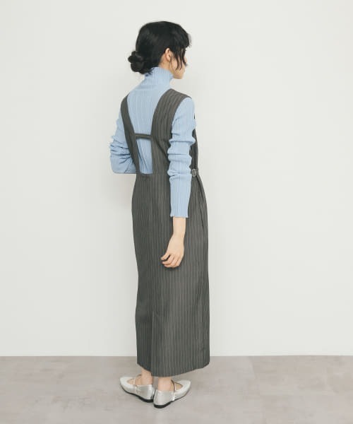 KBF（ケイビーエフ）の「『2サイズ展開』ピンストライプジャンパースカート（ワンピース・レディース・ダークブラウン/グレー・36/38）」の9枚目の写真