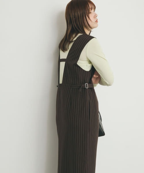 KBF（ケイビーエフ）の「『2サイズ展開』ピンストライプジャンパースカート（ワンピース・レディース・ダークブラウン/グレー・36/38）」の10枚目の写真