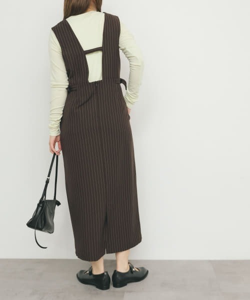 KBF（ケイビーエフ）の「『2サイズ展開』ピンストライプジャンパースカート（ワンピース・レディース・ダークブラウン/グレー・36/38）」の11枚目の写真