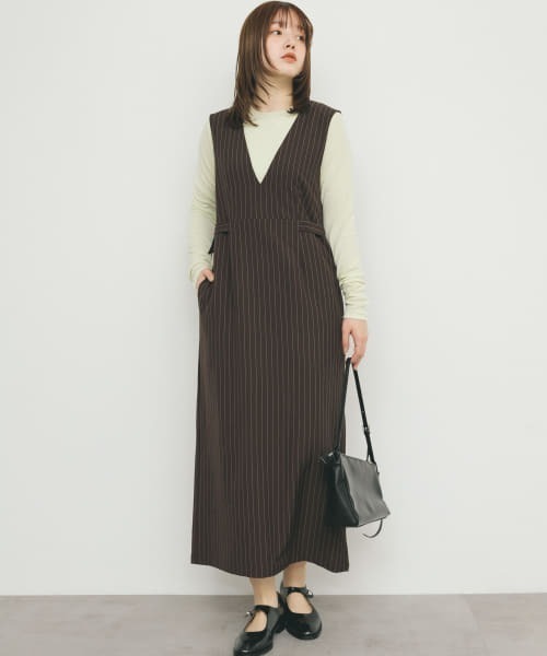 KBF（ケイビーエフ）の「『2サイズ展開』ピンストライプジャンパースカート（ワンピース・レディース・ダークブラウン/グレー・36/38）」の13枚目の写真