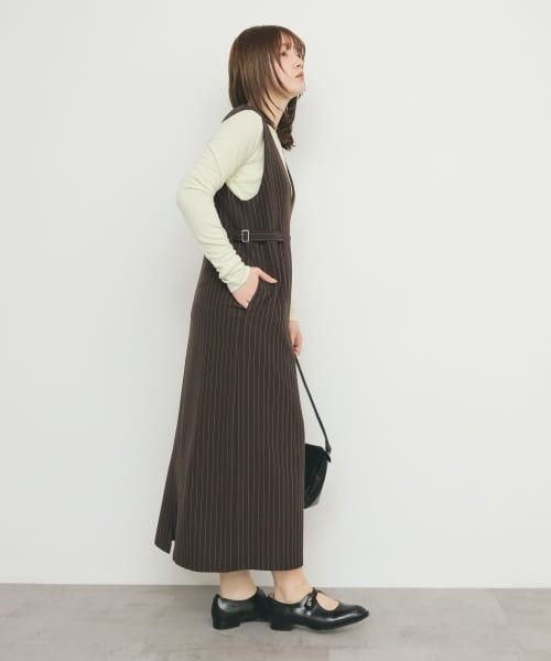 KBF（ケイビーエフ）の「『2サイズ展開』ピンストライプジャンパースカート（ワンピース・レディース・ダークブラウン/グレー・36/38）」の15枚目の写真