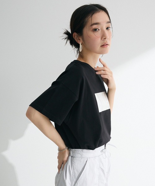 ELENCARE DUE（エレンカーレデュエ）の「・ELENCARE DUE 箔プリントTEE（Tシャツ/カットソー・レディース・ブラック/オフホワイト/レッド/杢グレー・FREE）」の2枚目の写真