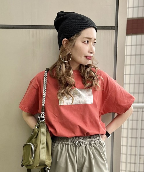 ELENCARE DUE（エレンカーレデュエ）の「・ELENCARE DUE 箔プリントTEE（Tシャツ/カットソー・レディース・ブラック/オフホワイト/レッド/杢グレー・FREE）」の5枚目の写真