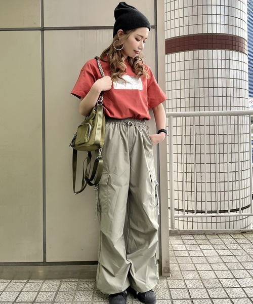 ELENCARE DUE（エレンカーレデュエ）の「・ELENCARE DUE 箔プリントTEE（Tシャツ/カットソー・レディース・ブラック/オフホワイト/レッド/杢グレー・FREE）」の6枚目の写真