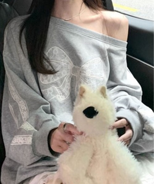 kirakiraShop(キラキラショップ)の「ワンショルダー リボンレース スウェット プルオーバー(スウェット・レディース・グレー・FREE)」の7枚目の写真