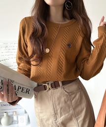 大人のためのコンパクトニット。胸刺繍ショート丈ケーブル編みニット(長袖)