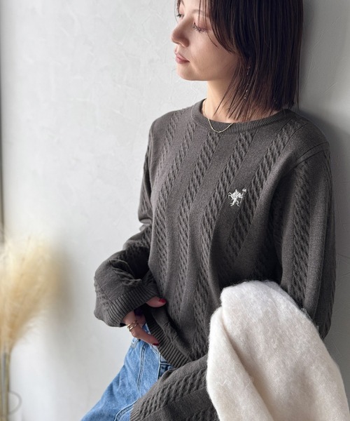 classicalelf(クラシカルエルフ)の「大人のためのコンパクトニット。胸刺繍ショート丈ケーブル編みニット(長袖)(ニット/セーター・レディース・キャメル/ピンク/チャコール/グレイッシュベージュ/アイボリー/ブルー・LARGE/MEDIUM/SMALL/X-LARGE)」の17枚目の写真
