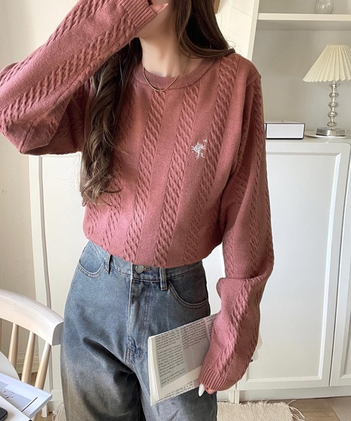classicalelf(クラシカルエルフ)の「大人のためのコンパクトニット。胸刺繍ショート丈ケーブル編みニット(長袖)(ニット/セーター・レディース・キャメル/ピンク/チャコール/グレイッシュベージュ/アイボリー/ブルー・LARGE/MEDIUM/SMALL/X-LARGE)」の21枚目の写真