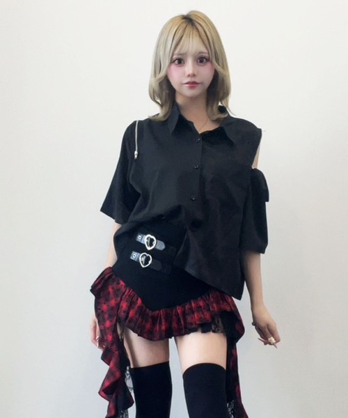 Diable baiser(ディアブルベーゼ)の「インパクト柄配色肩ジップ開き半袖シャツトップス(シャツ/ブラウス・レディース・ネイビー/パープル/ブラック・FREE)」の1枚目の写真
