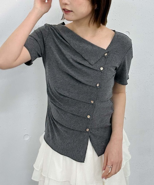 archives(アルシーヴ)の「アシメタックボタンカットTOPS 5S(Tシャツ/カットソー・レディース・モカ/イエロー/ブラック/チャコールグレー・MEDIUM)」の1枚目の写真