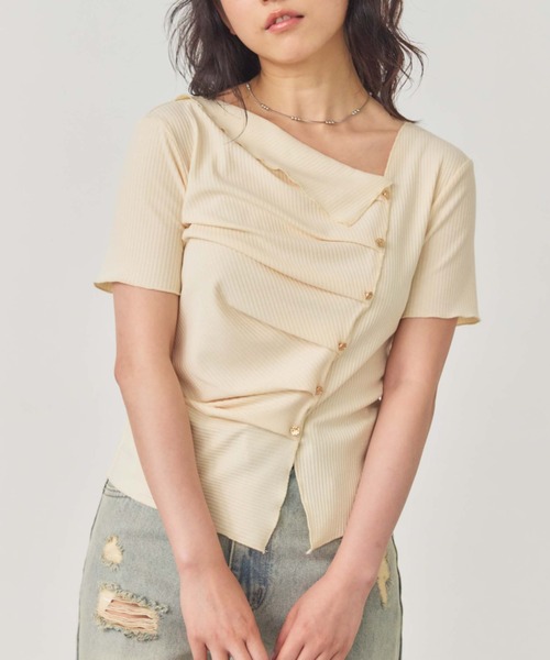 archives(アルシーヴ)の「アシメタックボタンカットTOPS 5S(Tシャツ/カットソー・レディース・モカ/イエロー/ブラック/チャコールグレー・MEDIUM)」の4枚目の写真