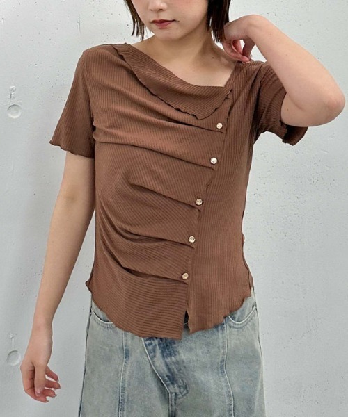 archives(アルシーヴ)の「アシメタックボタンカットTOPS 5S(Tシャツ/カットソー・レディース・モカ/イエロー/ブラック/チャコールグレー・MEDIUM)」の3枚目の写真