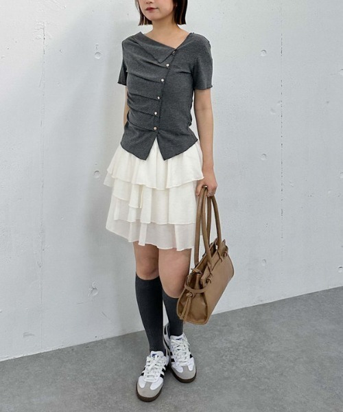 archives(アルシーヴ)の「アシメタックボタンカットTOPS 5S(Tシャツ/カットソー・レディース・モカ/イエロー/ブラック/チャコールグレー・MEDIUM)」の8枚目の写真