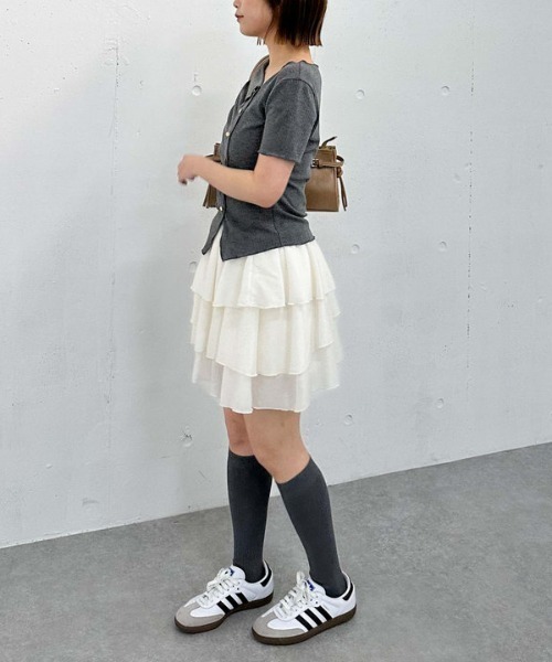 archives(アルシーヴ)の「アシメタックボタンカットTOPS 5S(Tシャツ/カットソー・レディース・モカ/イエロー/ブラック/チャコールグレー・MEDIUM)」の10枚目の写真