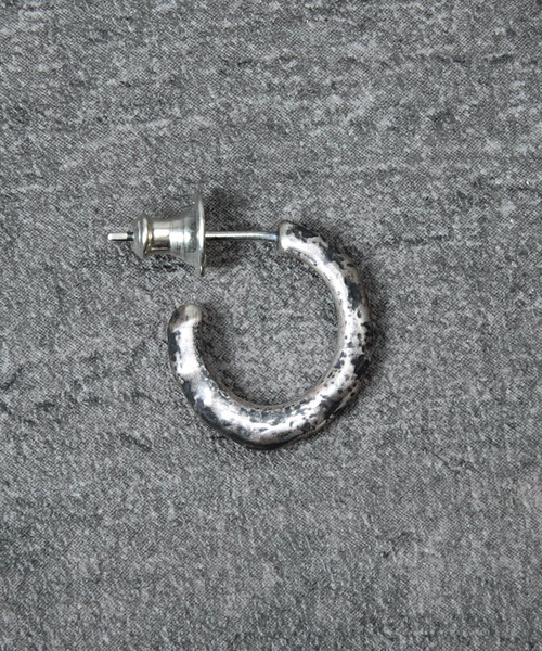 GILD（ギルド）の「GILD ギルド / Small atypical hoop pierced earring シルバー925エイティピカルフープピアス 片耳用 / G251-PC01（ピアス（片耳用）・メンズ・シルバー/プラチナム/ゴールド・FREE）」の9枚目の写真