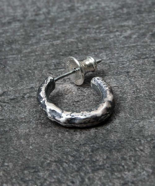 GILD ギルド / Small atypical hoop pierced earring シルバー