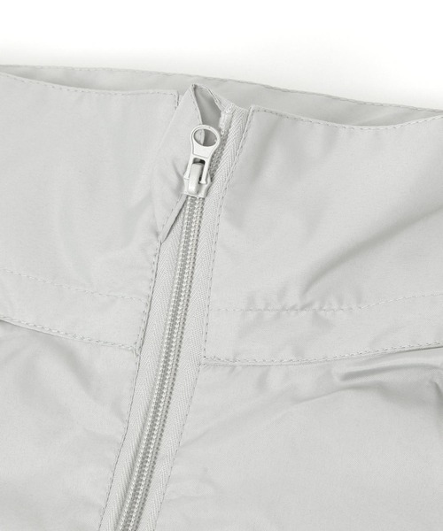 LAKOLE（ラコレ）の「パッカブルウィンドブレーカー / 496700（その他アウター・レディース・グレー/ブラック・MEDIUM/LARGE）」の4枚目の写真