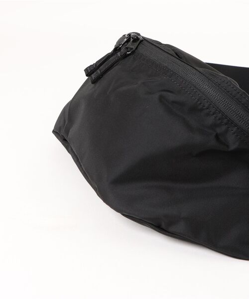KELTY(ケルティ)の「レトロな雰囲気が魅力【KELTY】80's MINI FANNY(ボディバッグ/ウエストポーチ・レディース・モカ/ダークグレー/ブラック・ONE SIZE)」の4枚目の写真