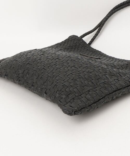 MAISON mou（メゾンムー）の「【Swaraj/スワラージ】手編みメッシュレザー・スクエアシェイプ BAG（トートバッグ・レディース・ホワイト/シルバー/ブラック・FREE）」の5枚目の写真