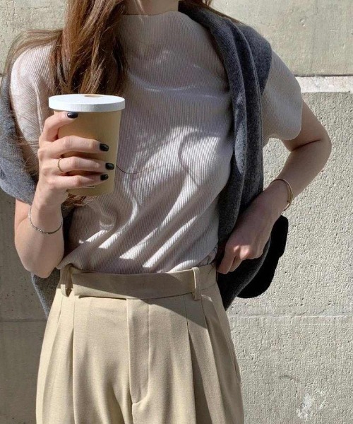 Forcement(フォースメント)の「サラッと着やすい半袖サマーニットオフィス夏服プルオーバー(Tシャツ/カットソー・レディース・ブラック/グレー/アイボリー/ピンク/グレイッシュベージュ・FREE)」の10枚目の写真