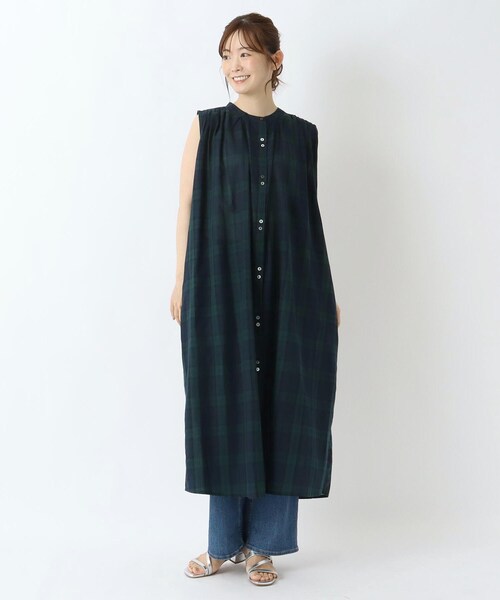 one'sterrace(ワンズテラス)の「コットン先染めチェック柄ノースリーブワンピース(ワンピース・レディース・オレンジ系その他5/ブラック系8/グリーン系その他6・02)」の8枚目の写真