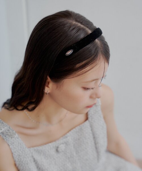 Chico（チコ）の「【ロゴプレート】パーツ付きベロアカチューシャ（カチューシャ・レディース・ブラウン/ブラック・FREE）」の2枚目の写真
