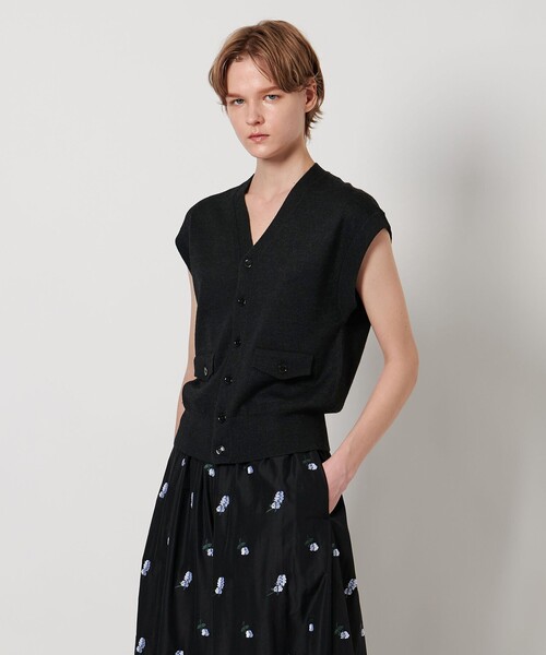 LOEFF(ロエフ)の「<LOEFF>フラップ Vネック ベスト(ベスト・レディース・オフホワイト/オリーブ/ダークグレー・FREE)」の5枚目の写真