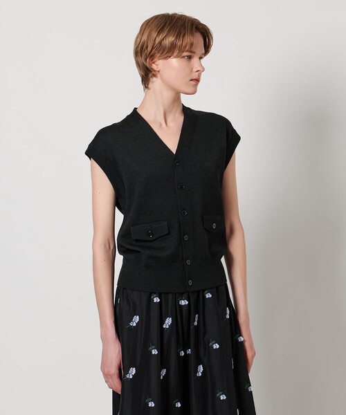 新品タグ付　LOEFF フラップ ニット ベスト 新品タグ付＜LOEFF＞フラップ ニット ベスト LOEFF（ロエフ）の