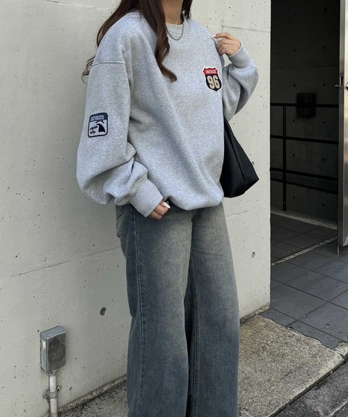 nelliy.（ネルリー）の「オーバーサイズワッペンスウェット（スウェット・レディース・ネイビー/グレー・FREE）」の4枚目の写真