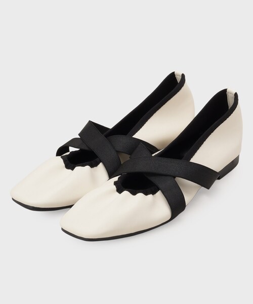 OPAQUE.CLIP(オペークドットクリップ)の「クロスゴムデザインバレエシューズ(その他シューズ・レディース・アイボリー系4/ブラック・03/02)」の4枚目の写真