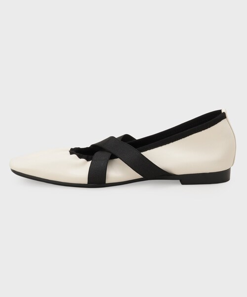 OPAQUE.CLIP(オペークドットクリップ)の「クロスゴムデザインバレエシューズ(その他シューズ・レディース・アイボリー系4/ブラック・03/02)」の5枚目の写真