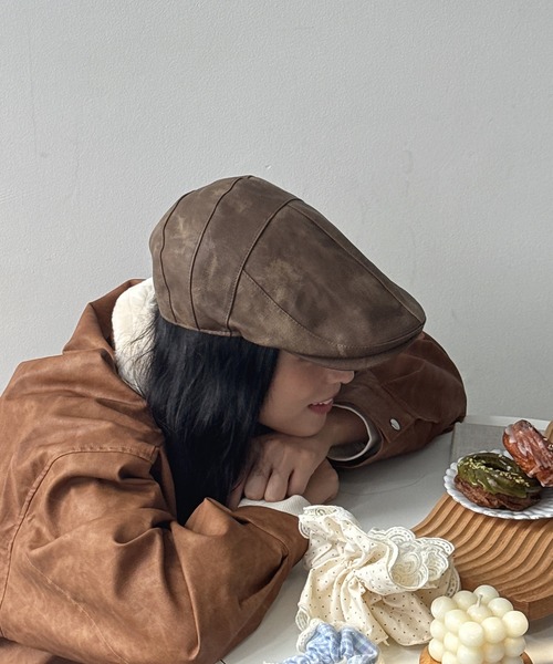 AS KNOW AS plus(アズノゥアズプラス)の「ビンテージレザー風ハンチング(ハンチング/ベレー帽・レディース・ブラック/ブラウン・FREE)」の11枚目の写真